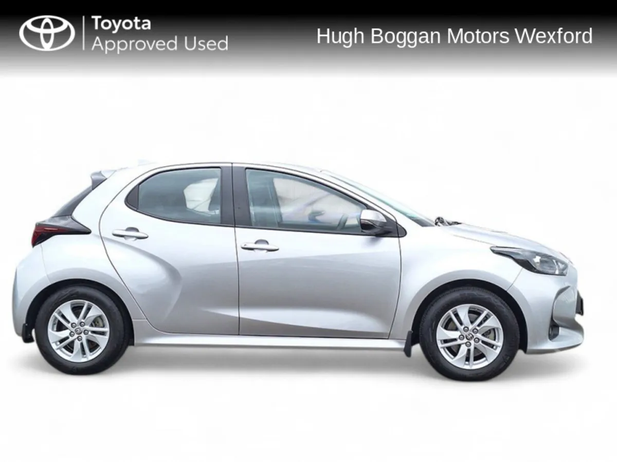 Toyota Yaris REVERSING SENSORS AND CAMERA LOW MILE - Image 3
