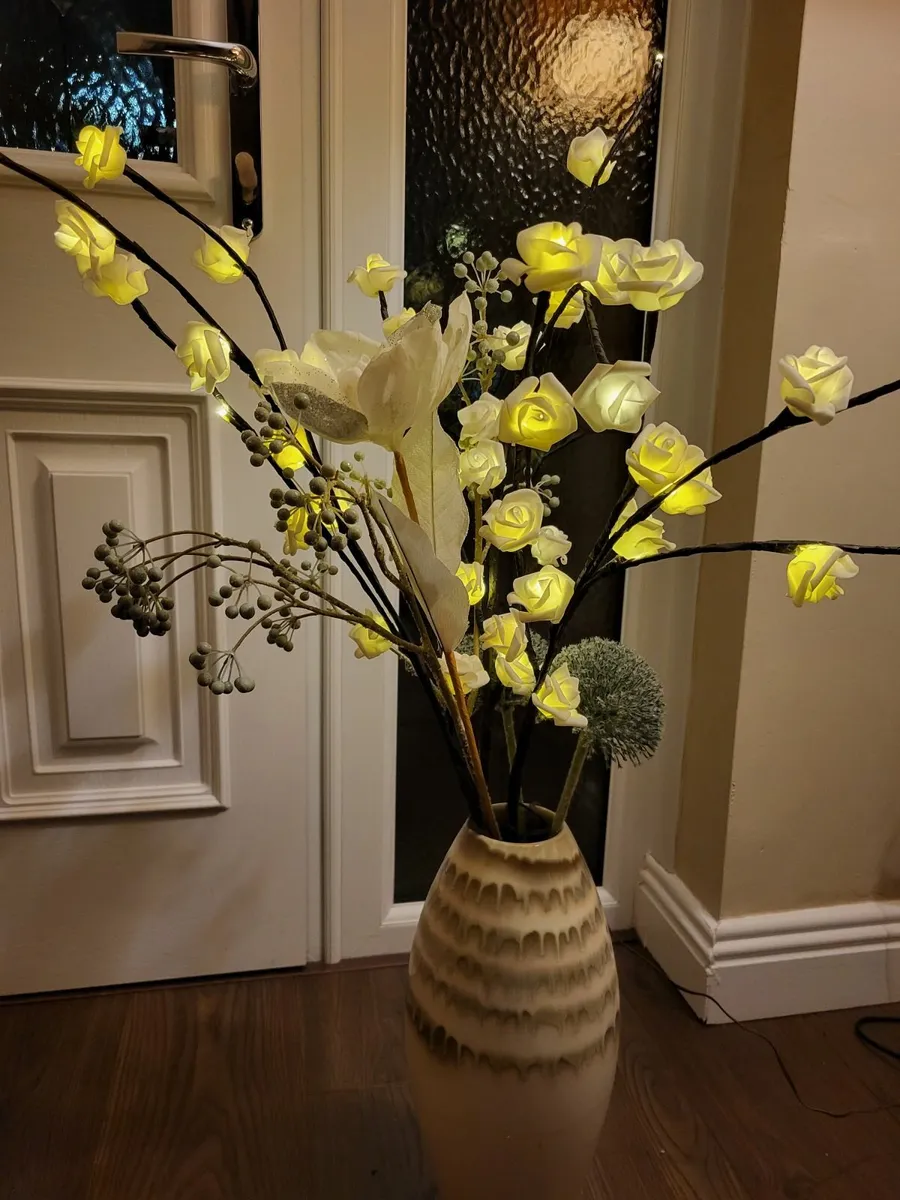 Decorative Vase with lighting - Image 2