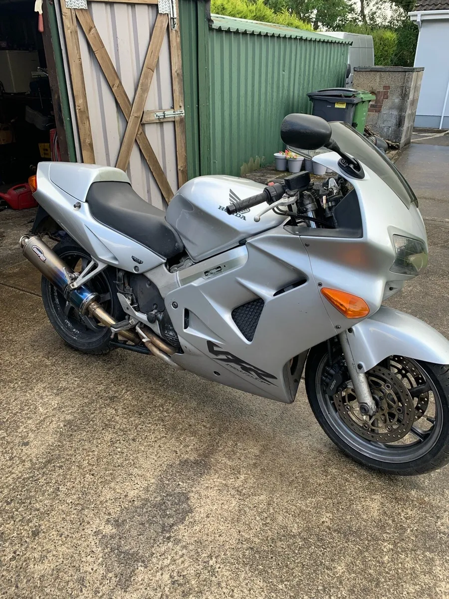 Honda vfr800 - Image 2
