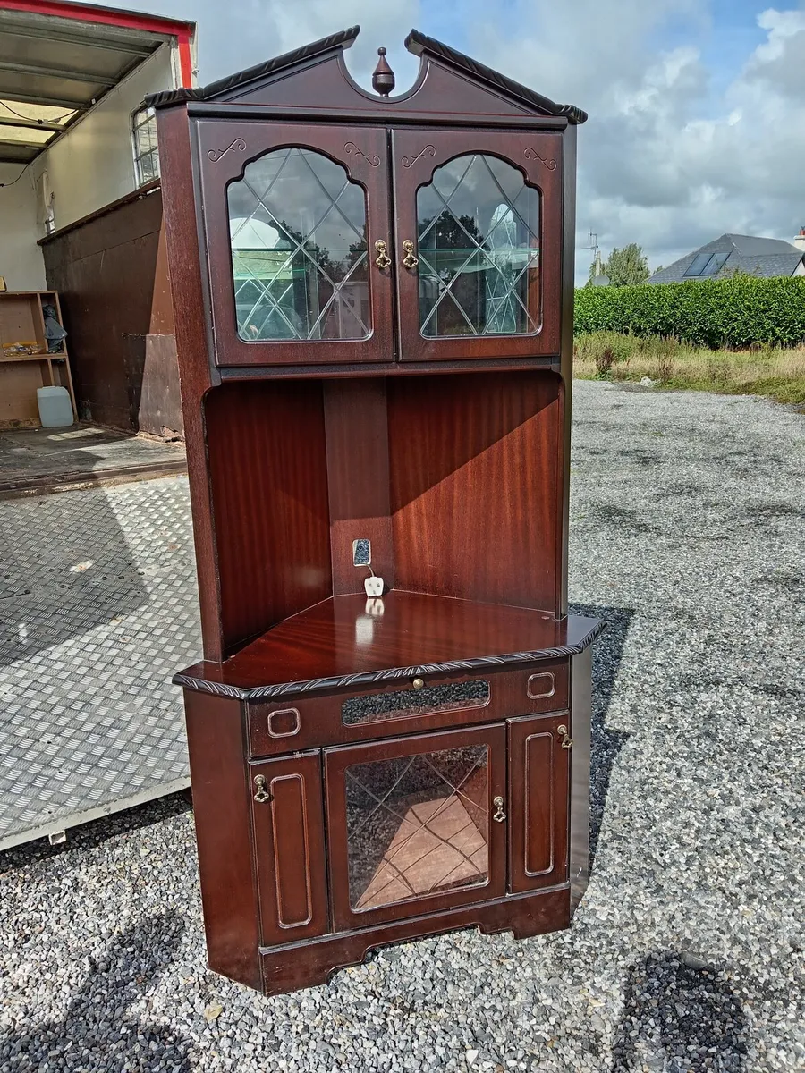 Corner display cabinet