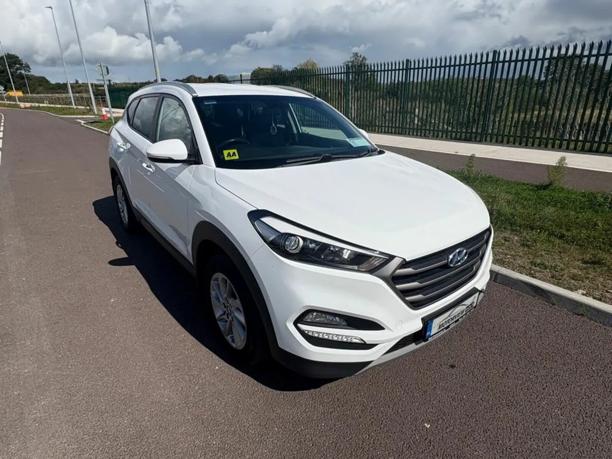 Hyundai Tucson 1.7 Executive 5DR, Multi-Function S - Image 4