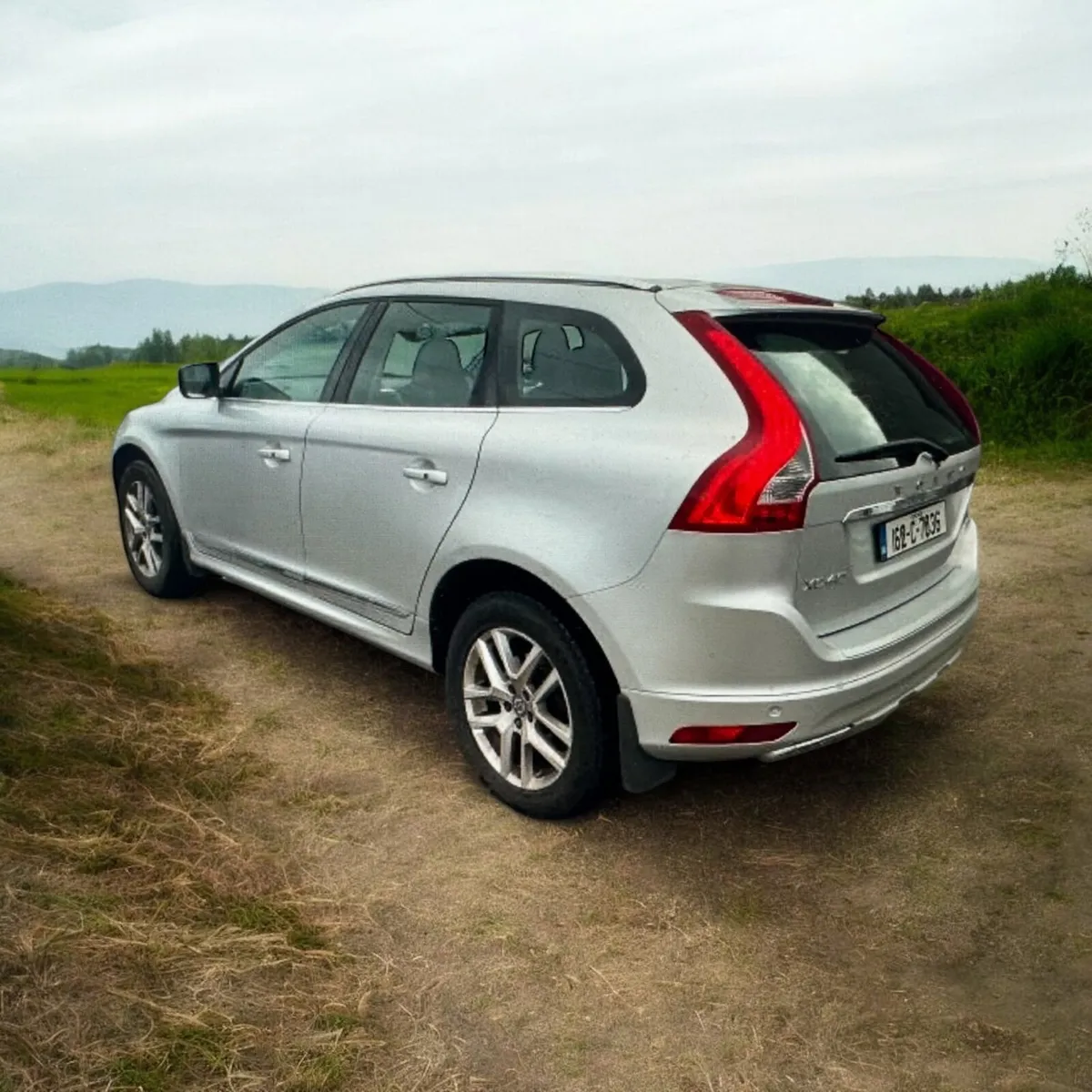 Volvo XC60 D4 (190hp) FWD SE LUX - Image 2