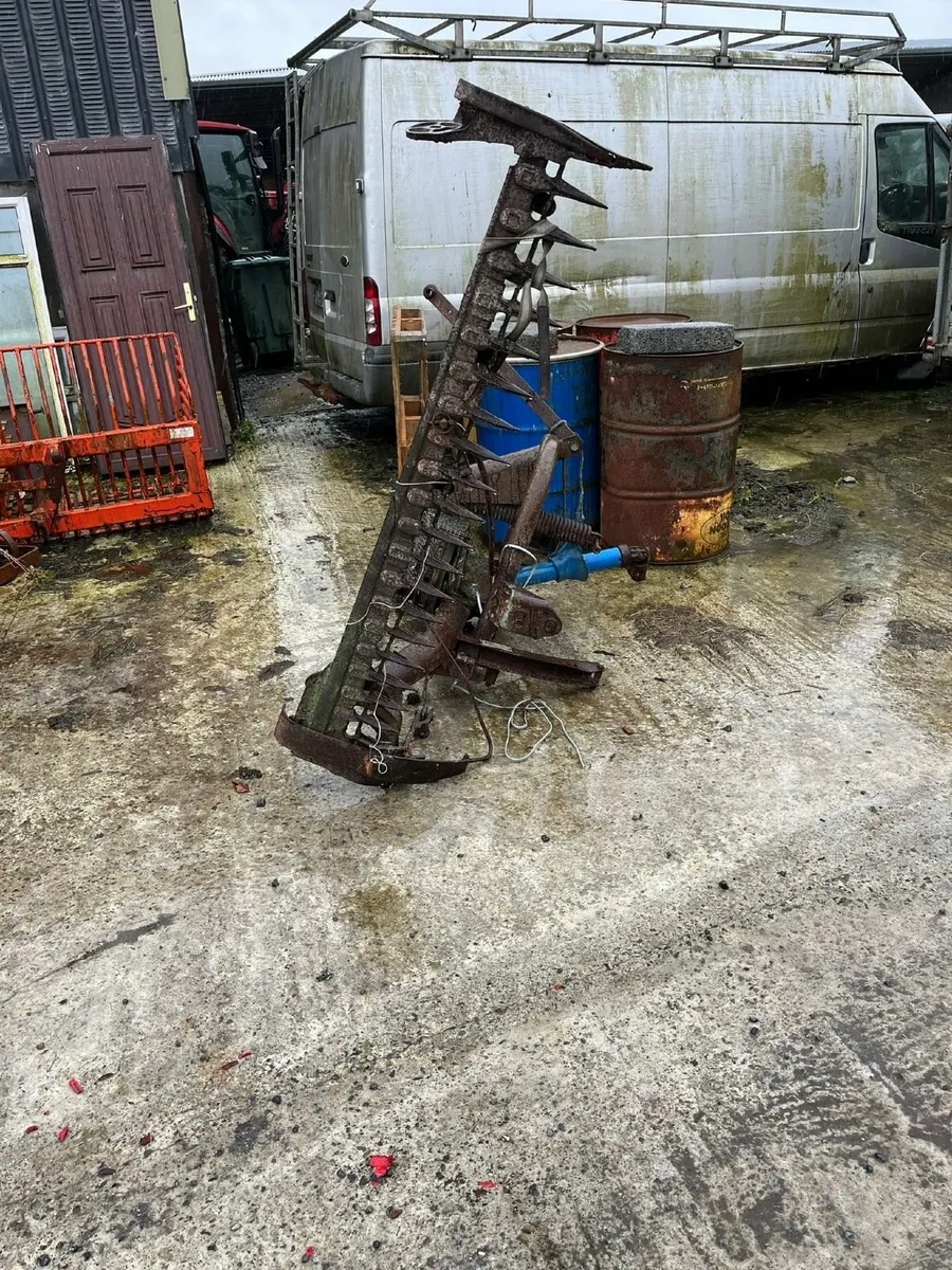 Antique farm machinery - Image 3