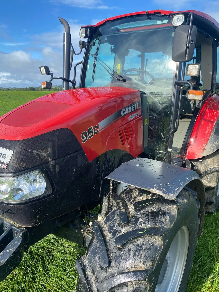 CASE FARMALL 95C- LIKE NEW, LOW HOURS - Image 3