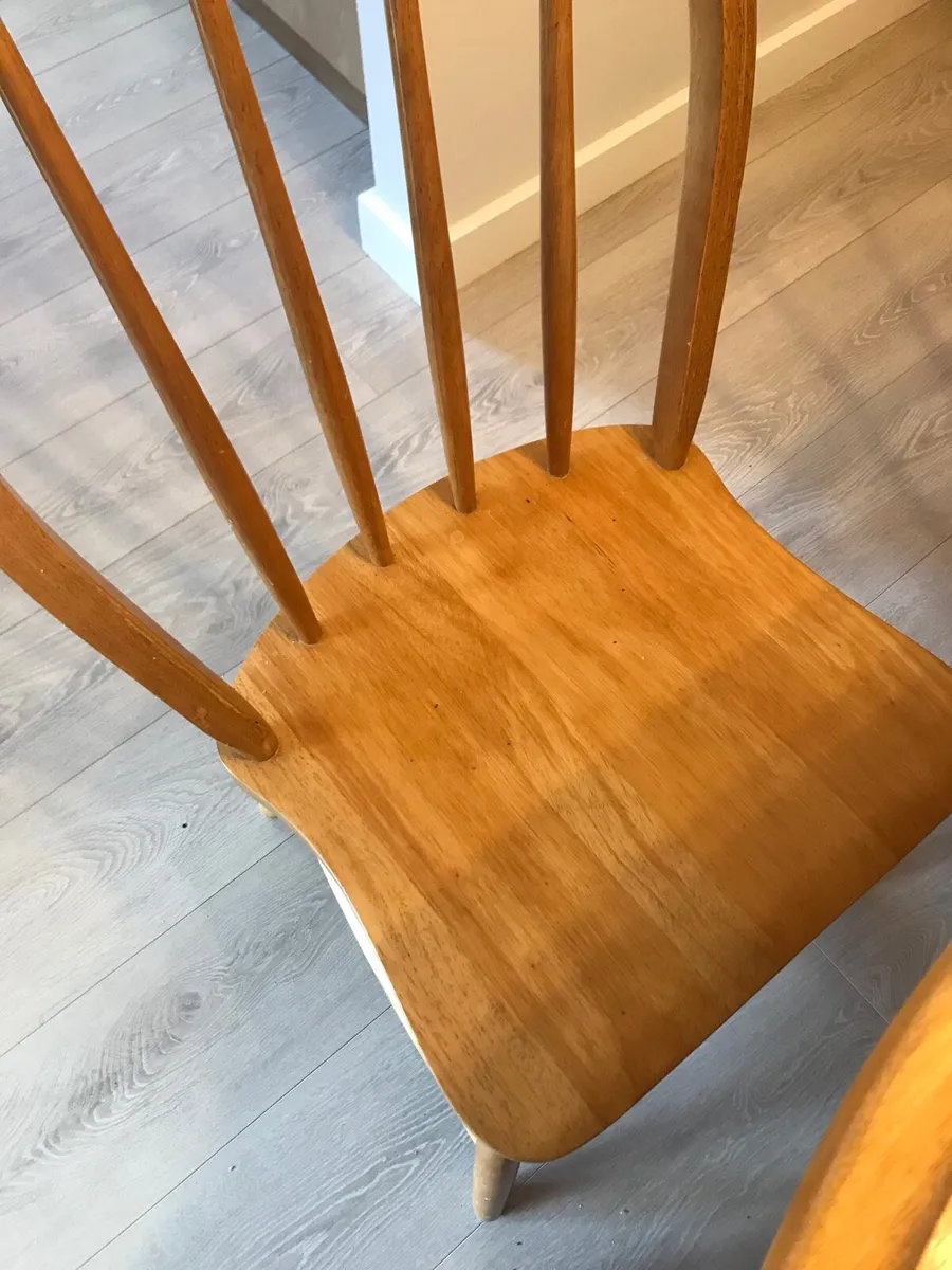 Rubber wood table and chairs - Image 3