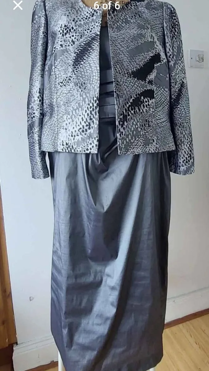 Ladies suit - Image 1