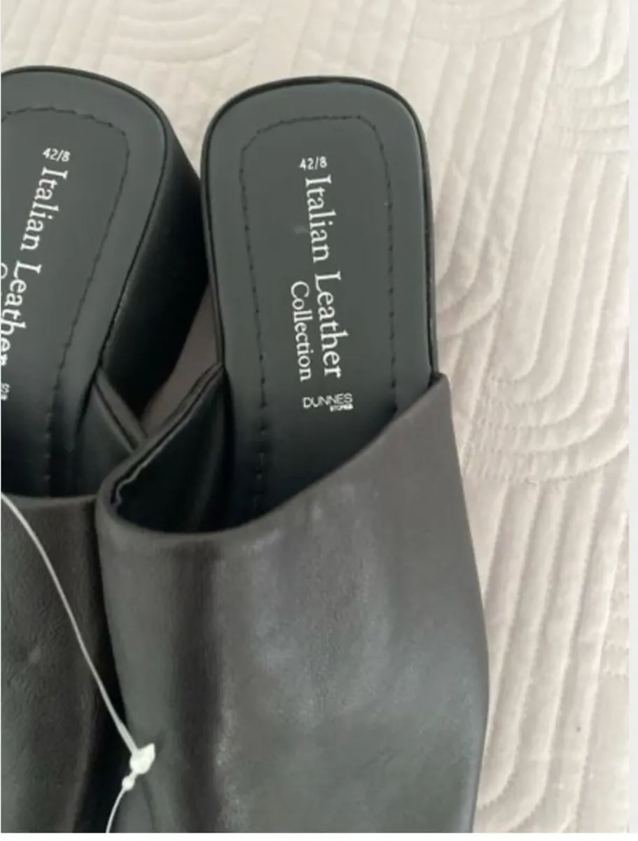 Dunnes Black Sandals Size 8 - Image 2
