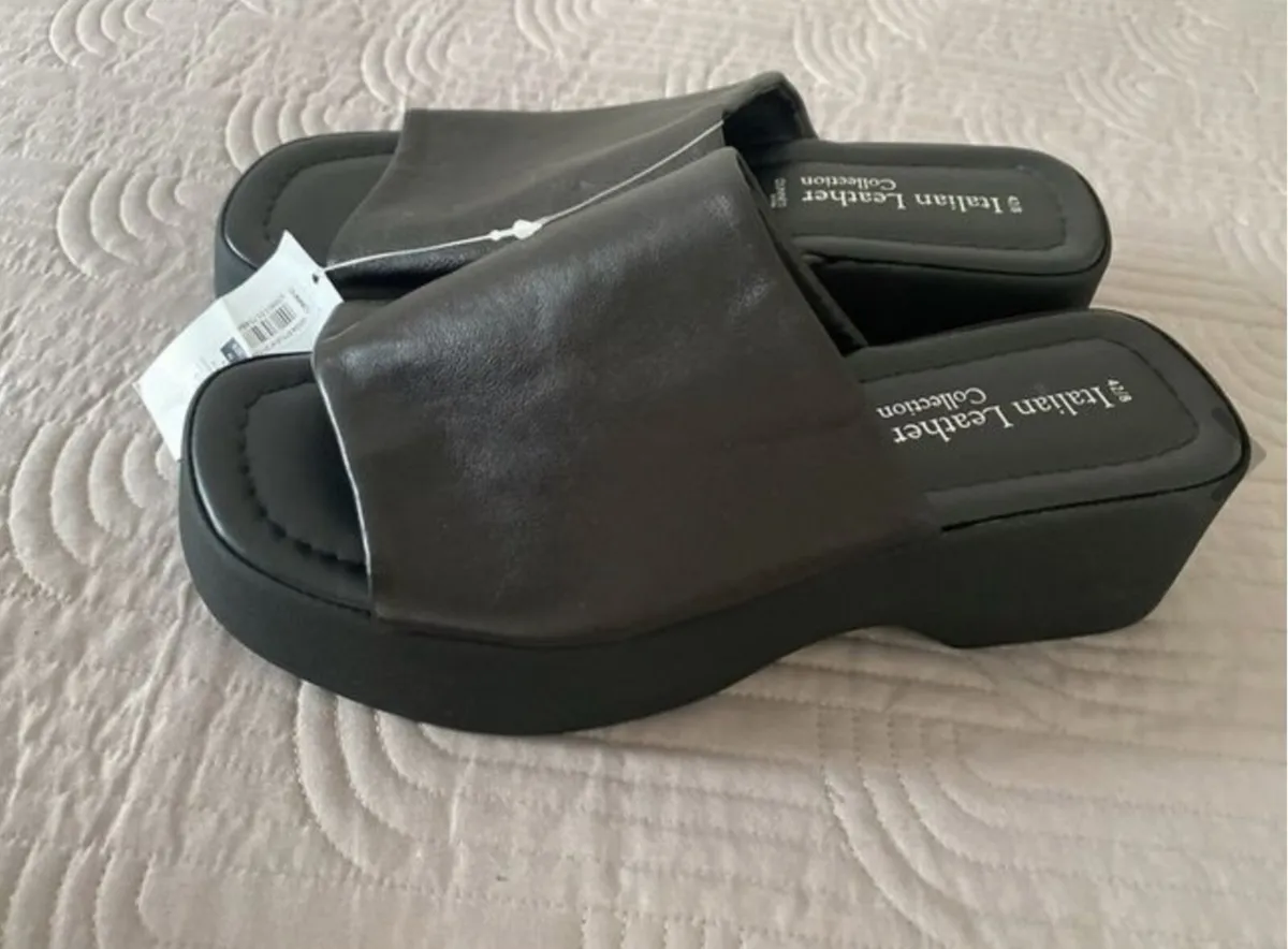 Dunnes Black Sandals Size 8 - Image 3