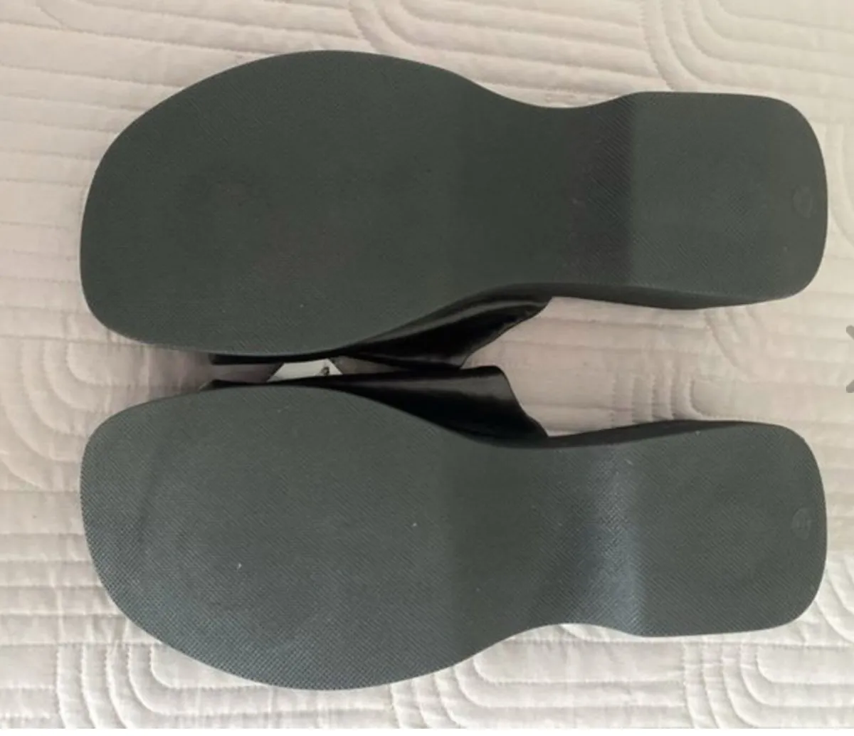 Dunnes Black Sandals Size 8 - Image 4