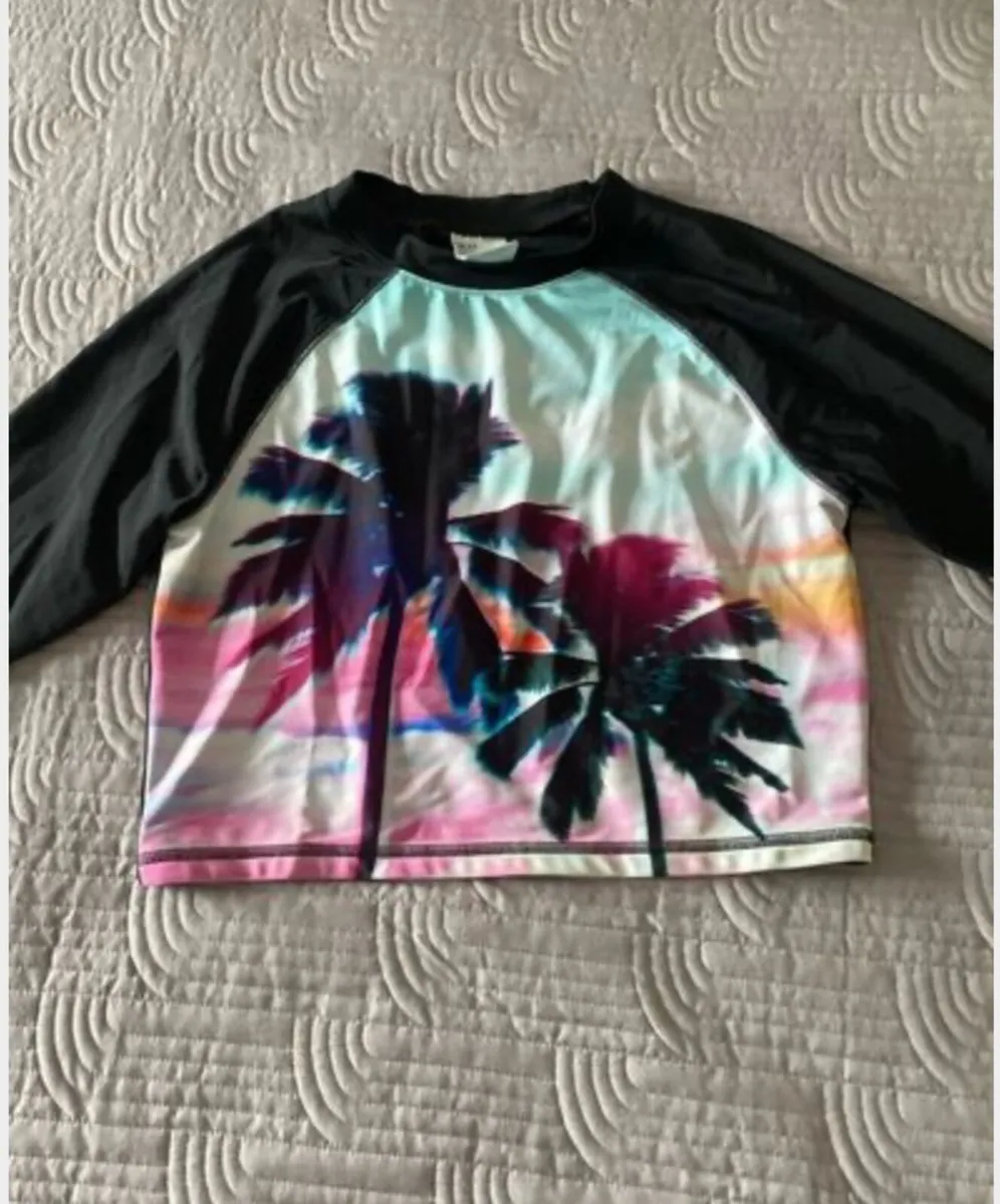 H&M Sun Protector Wet Top - Image 1