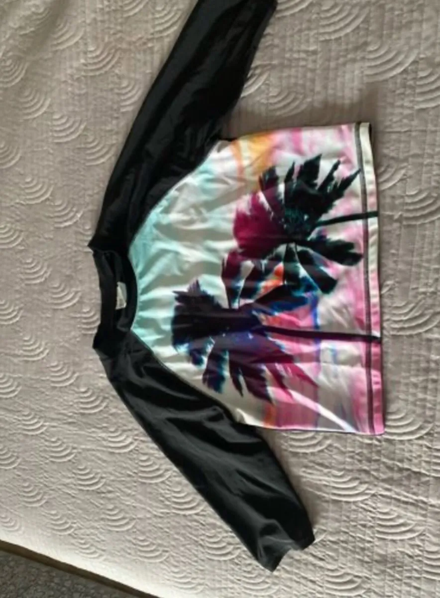 H&M Sun Protector Wet Top - Image 2