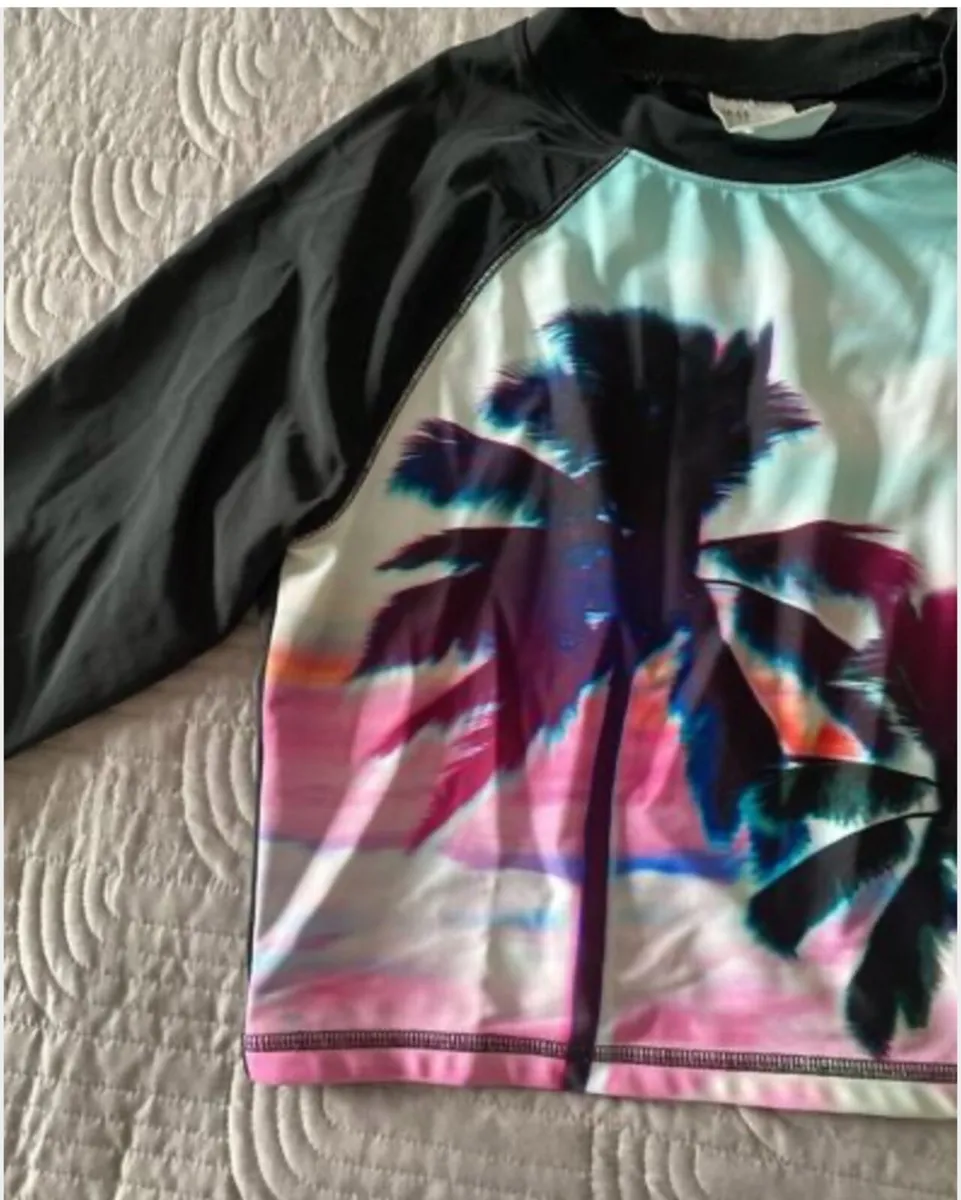 H&M Sun Protector Wet Top - Image 3