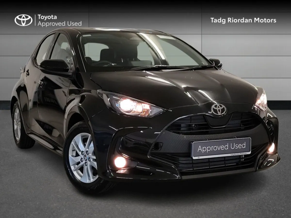 Toyota Yaris HYBRID LUNA - Image 1