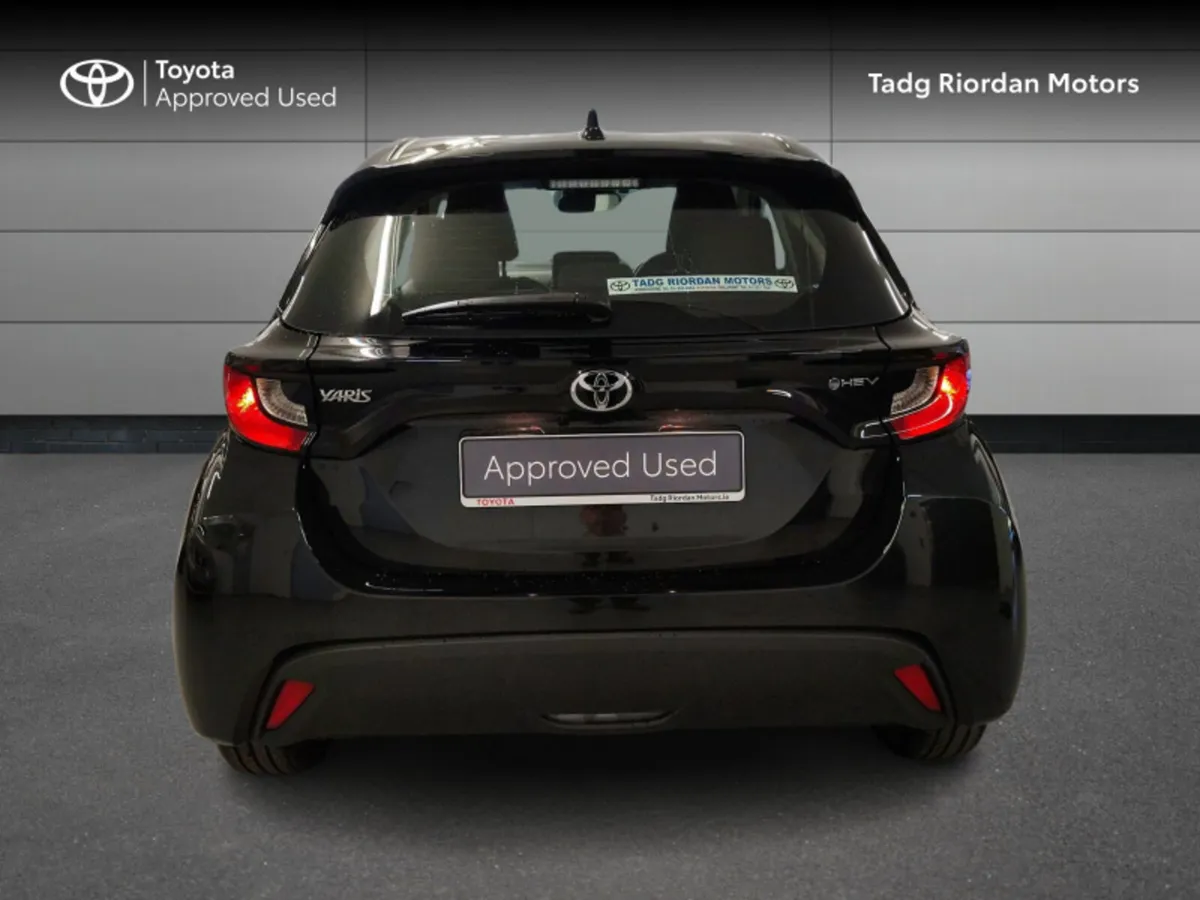 Toyota Yaris HYBRID LUNA - Image 4