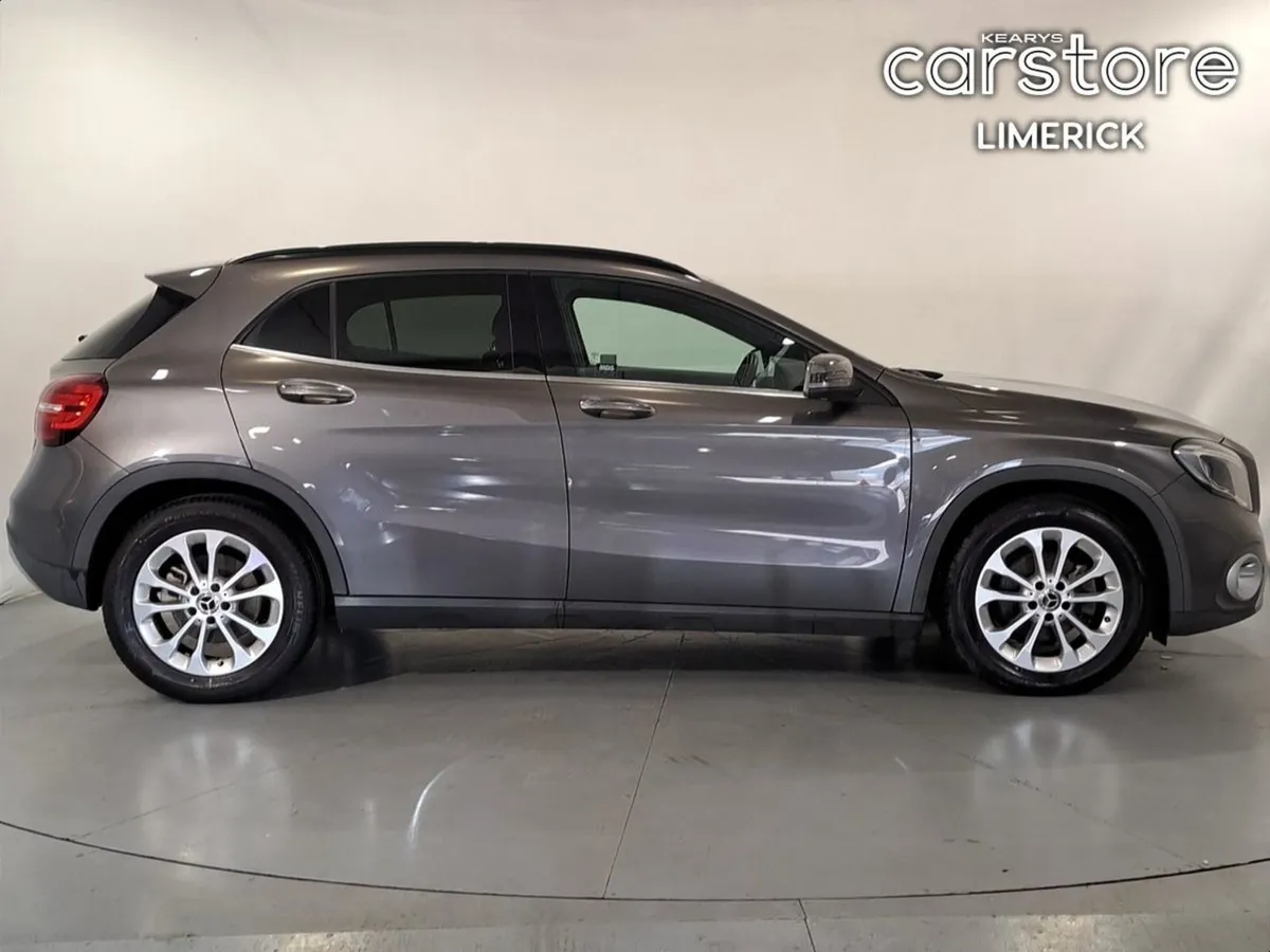 Mercedes-Benz GLA Class 1.6 PET Auto - Image 2