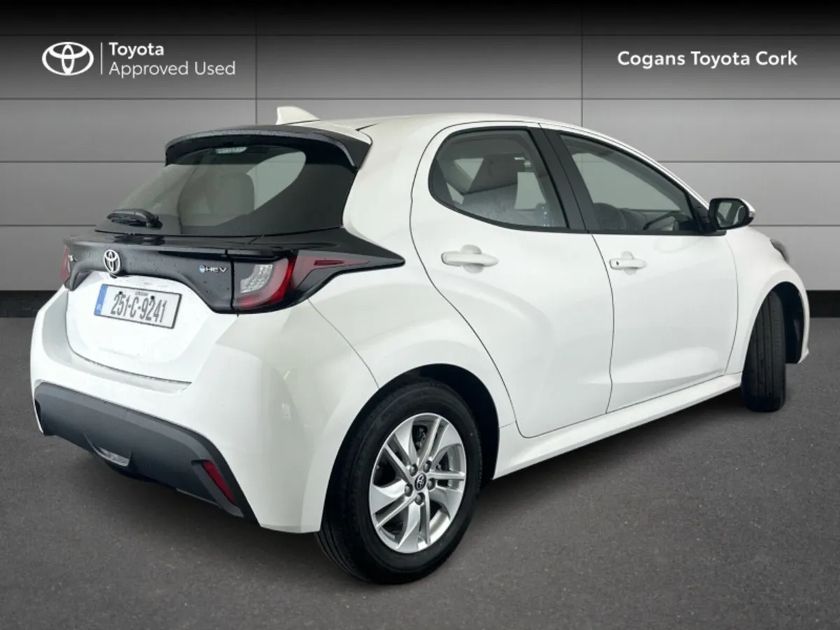 Toyota Yaris Hybrid Luna - Image 2