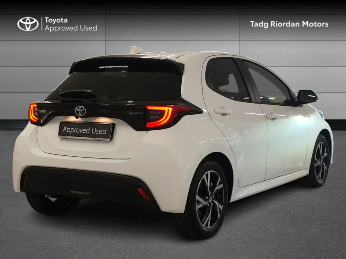 Toyota Yaris HYBRID LUNA-SPORT - Image 2