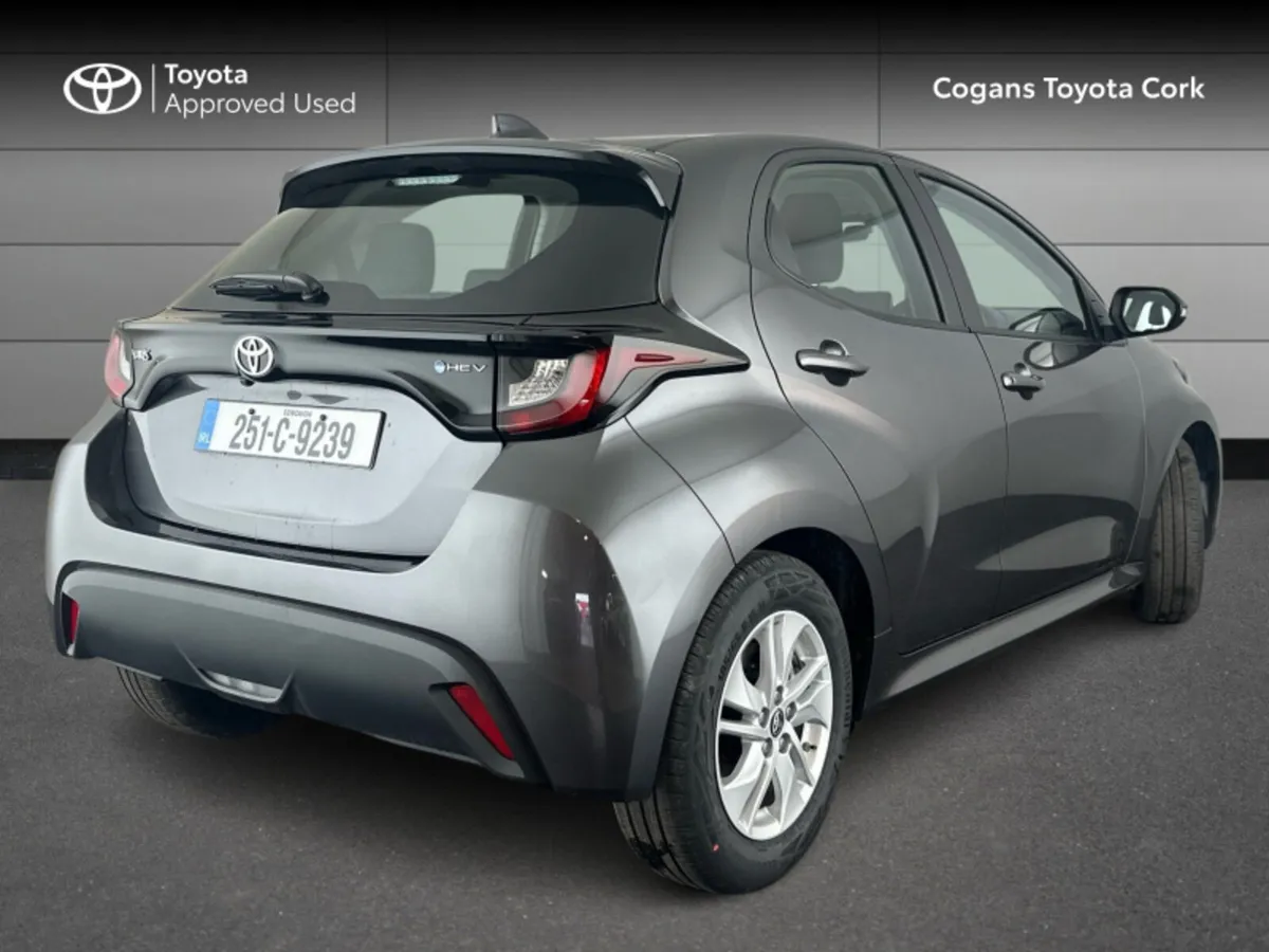 Toyota Yaris Hybrid Luna - Image 2