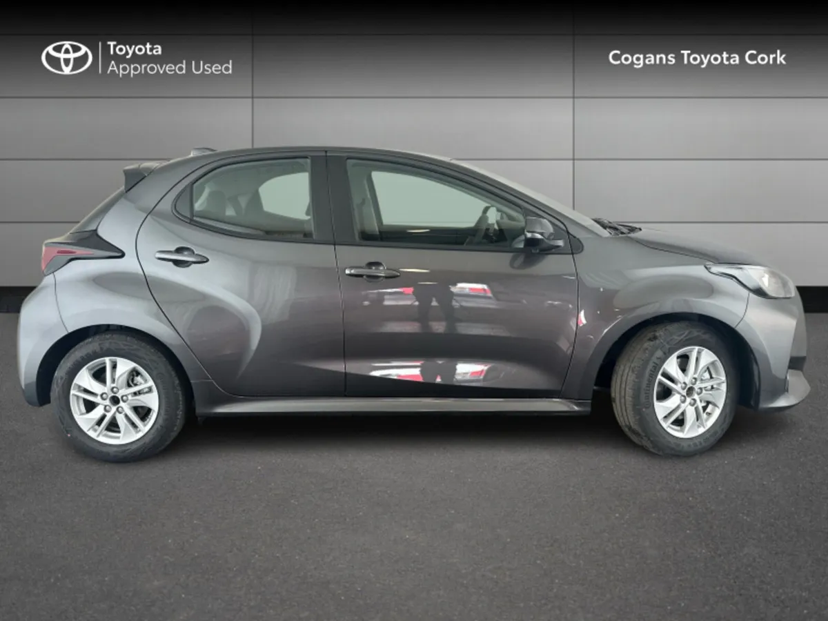 Toyota Yaris Hybrid Luna - Image 3