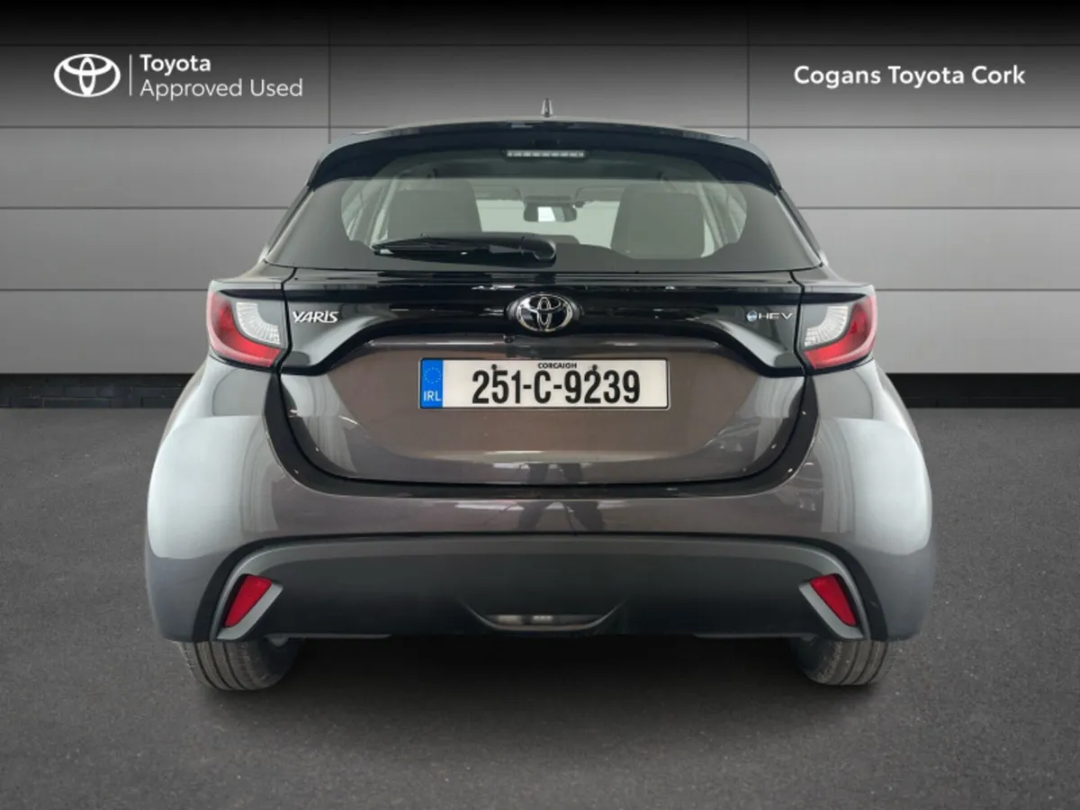 Toyota Yaris Hybrid Luna - Image 4