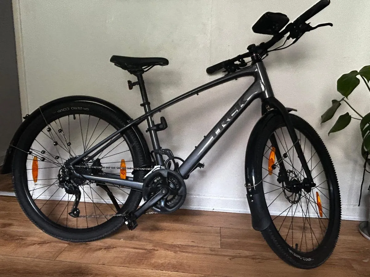 TREK Dual Sport Bicycle, size M - Image 1