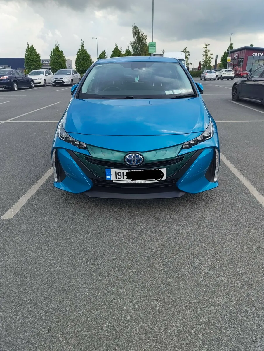 Toyota Prius PHV plug in hybrid - Image 3