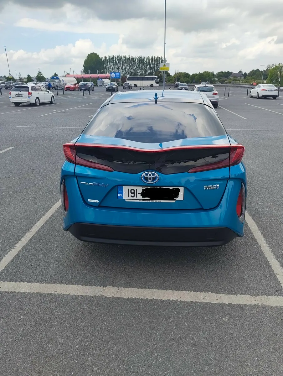 Toyota Prius PHV plug in hybrid - Image 4
