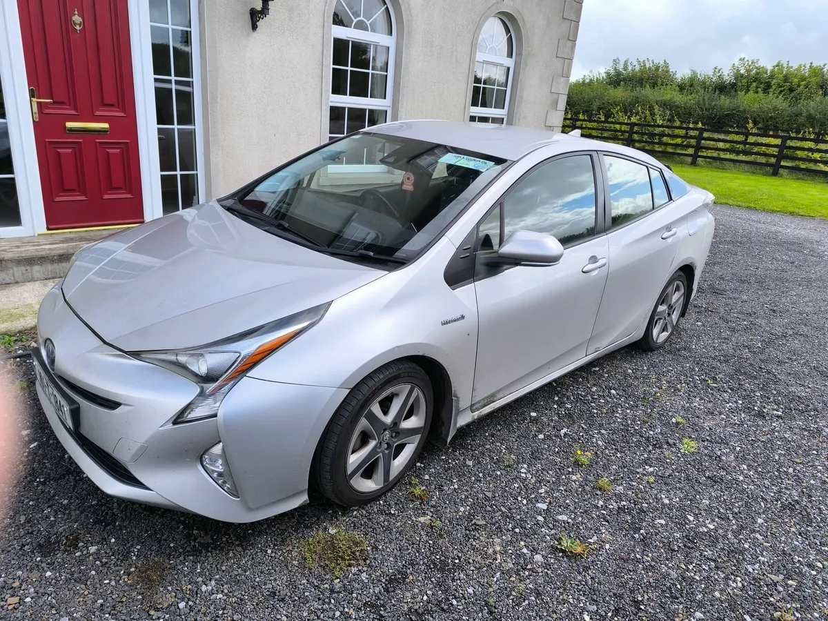 Toyota Prius 2016 - Image 1