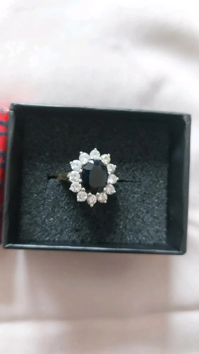 9ct gold ring - Image 1