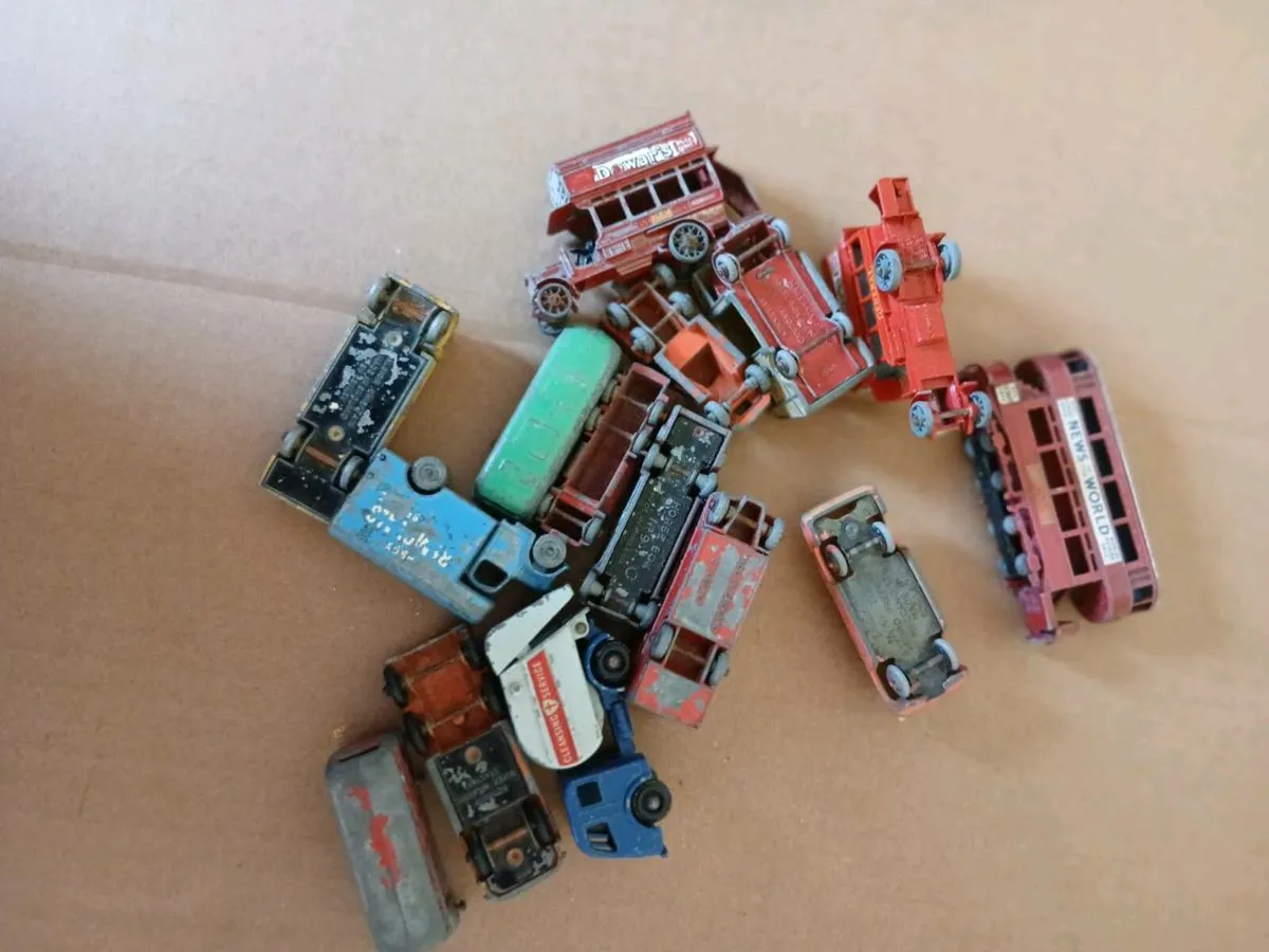 JOB LOT OF VINTAGE  CARS ETC - Image 2