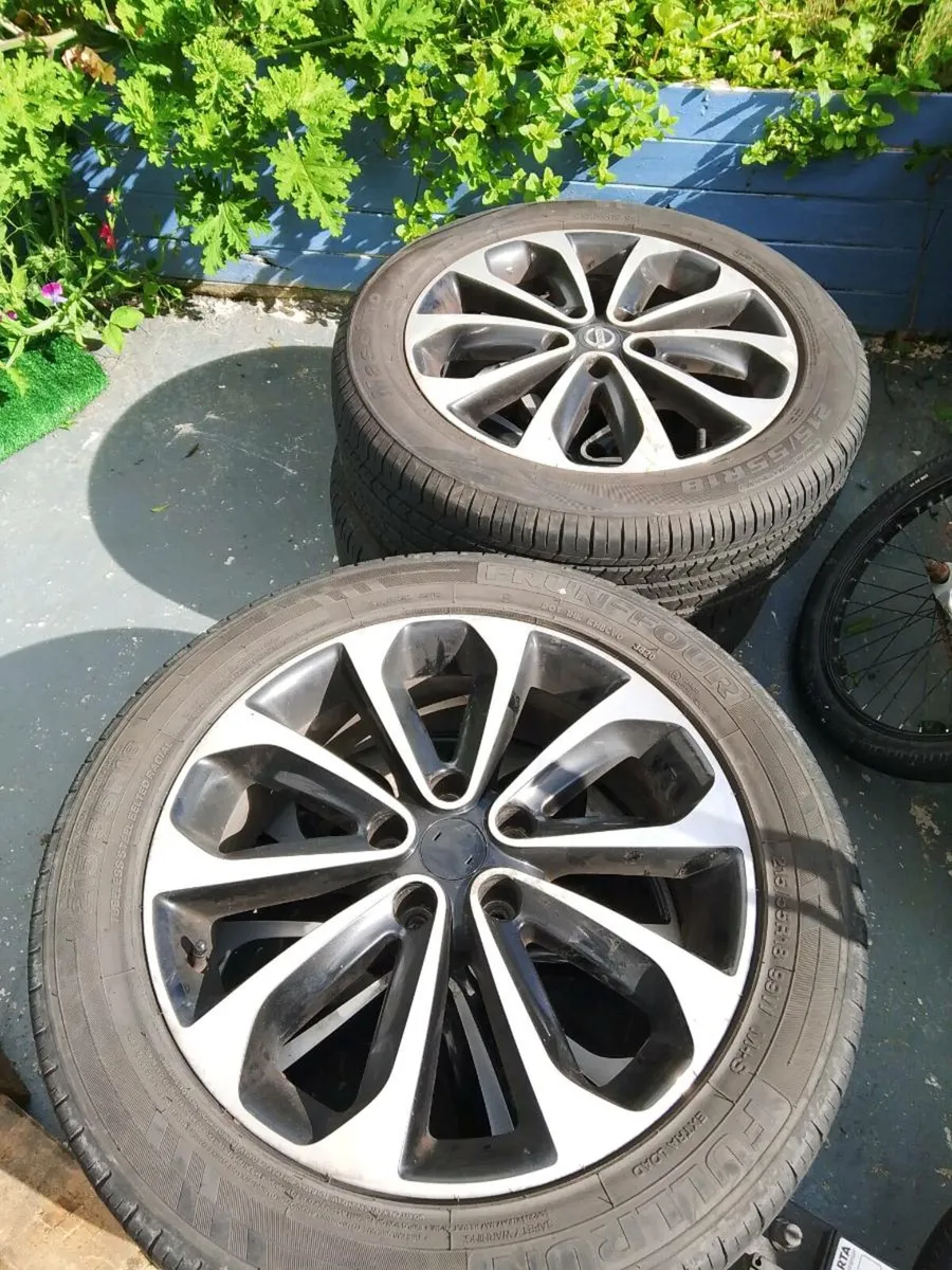 Nissan qashqai alloys - Image 1