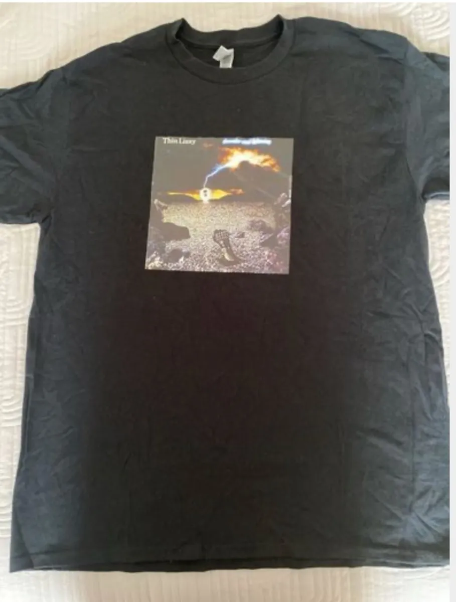 Thin Lizzy Black t-Shirt Size L - Image 1