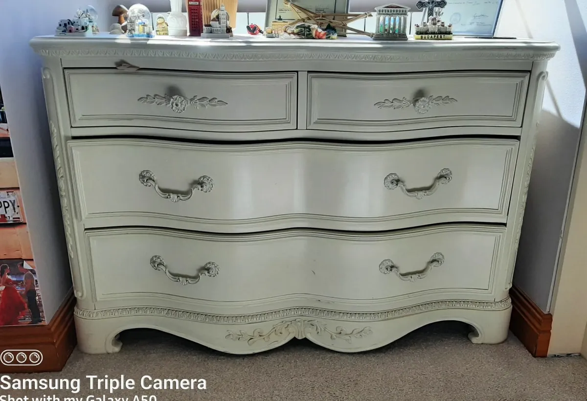 bedroom furniture - Image 1