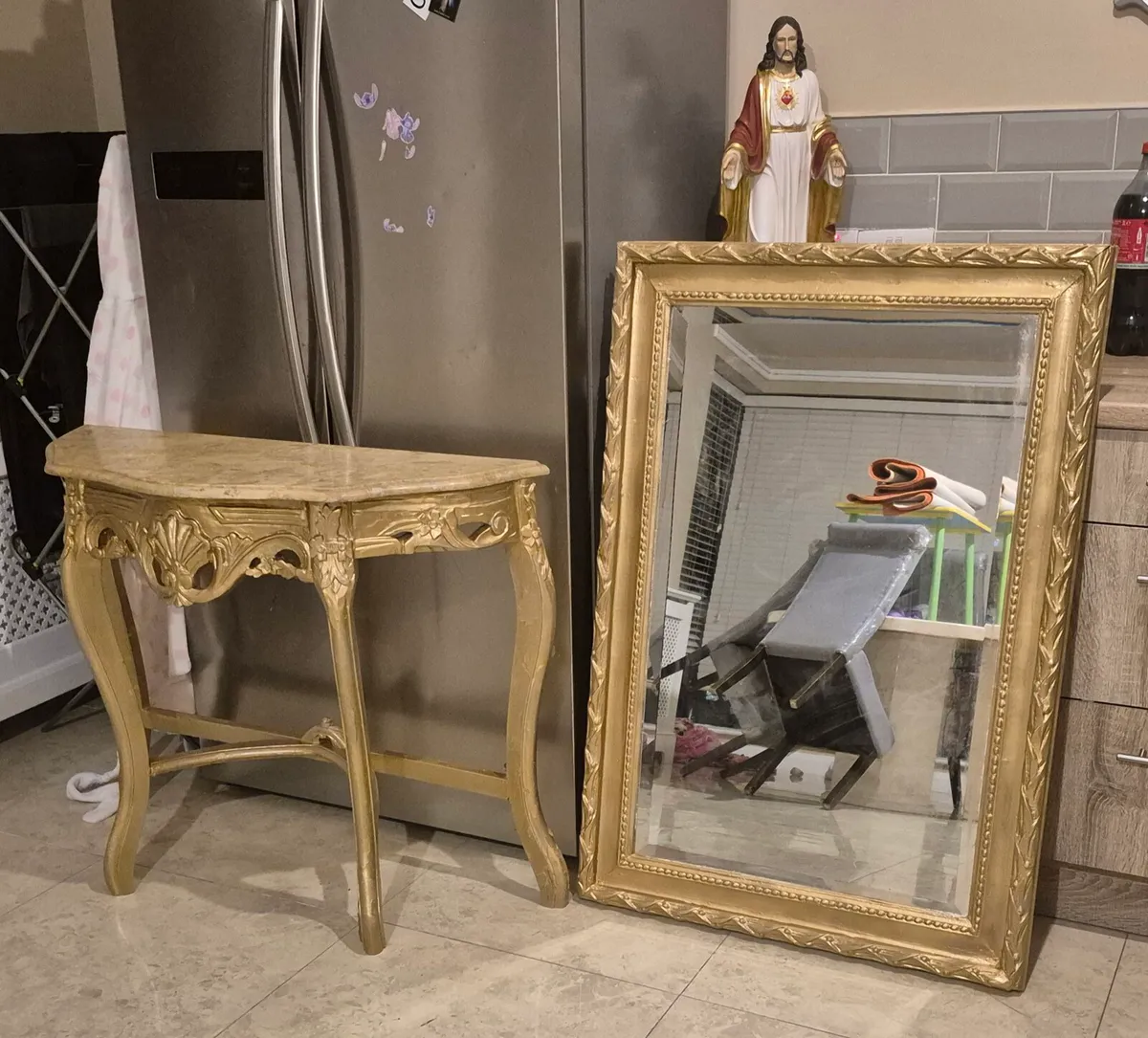 Hall Table with matching Mirror
Gold gilt coloured - Image 1