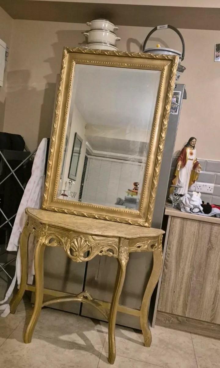 Hall Table with matching Mirror
Gold gilt coloured - Image 2