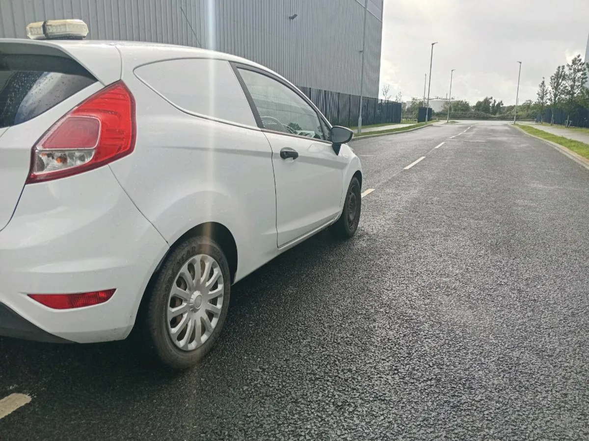 2017 ford fiesta van - Image 2