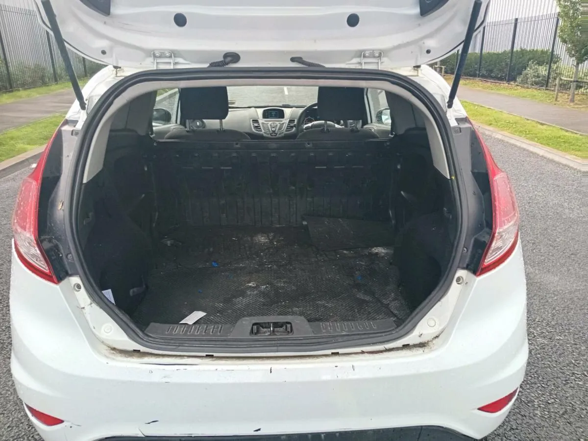 2017 ford fiesta van - Image 4