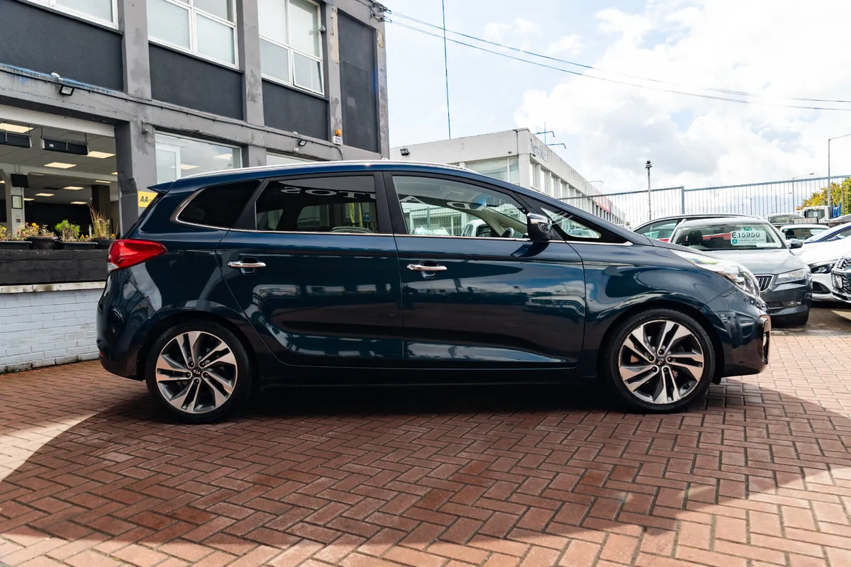 Kia Carens 1.7CRDI GSE EDITION 7 SEATER 5DR ESTATE - Image 2
