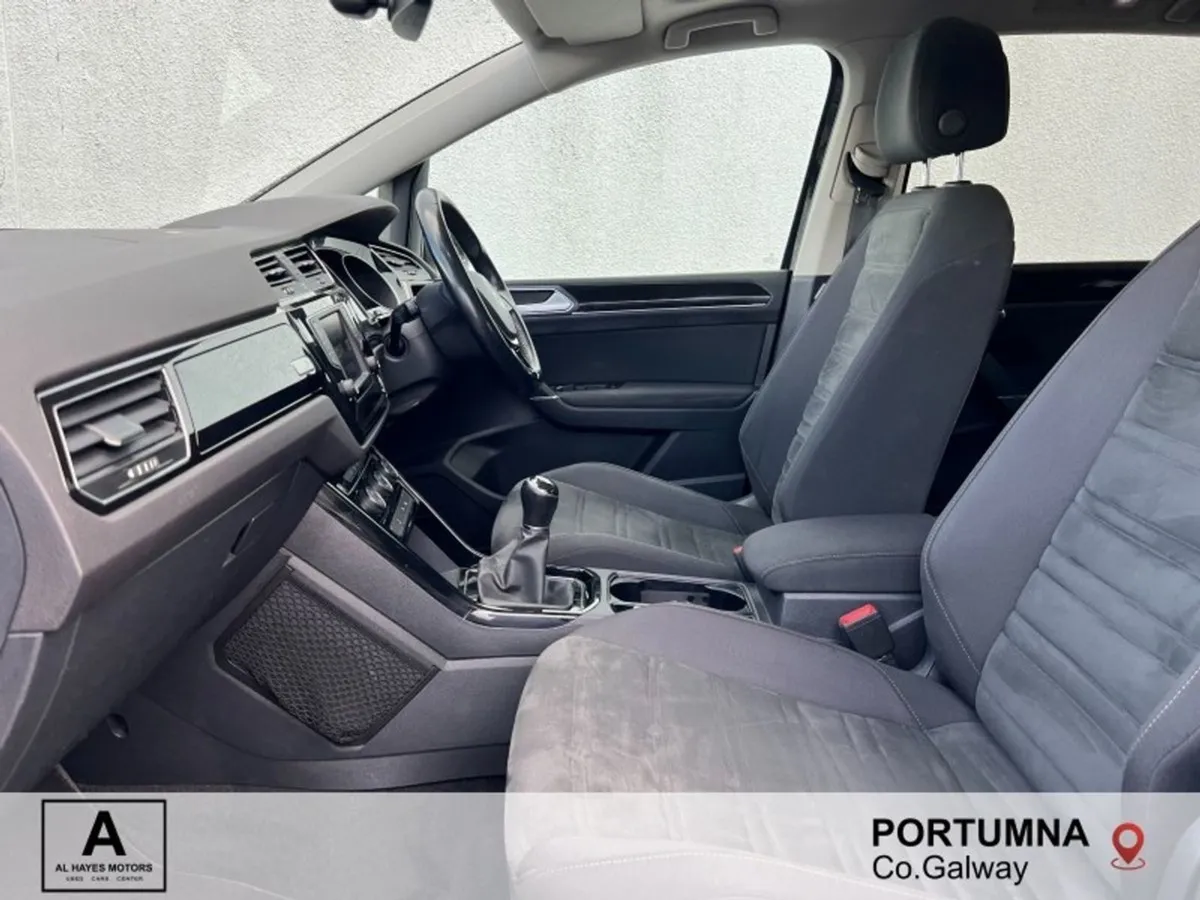 Volkswagen Touran 7 Seater Highline Bluemotion 1. - Image 3