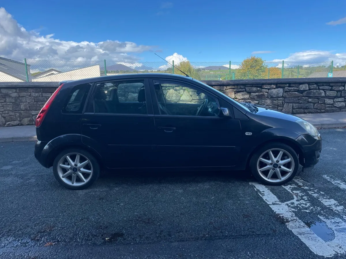 Ford Fiesta Zetec - Image 2