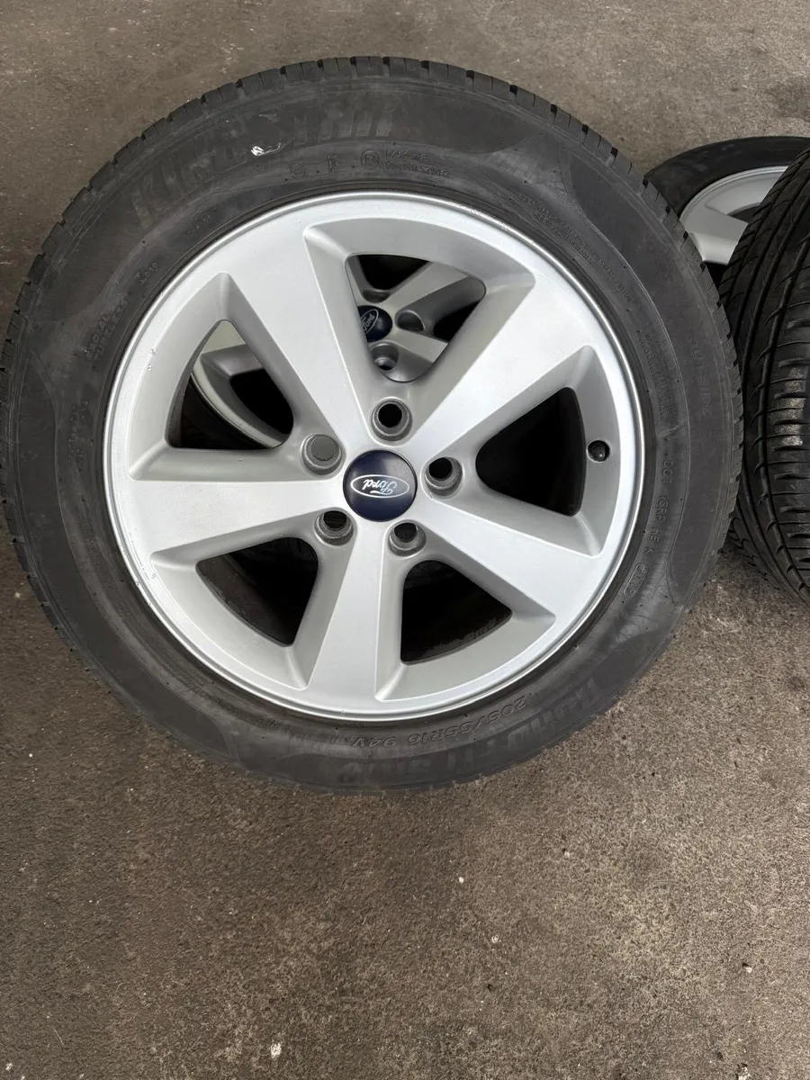 Ford Focus Alloy Wheels & Tyres 205/55R16 - Image 1