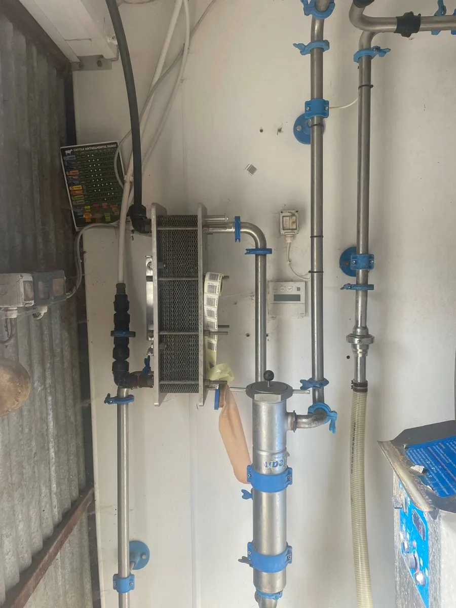 16 unit Dairymaster 2ft6 parlour - Image 2