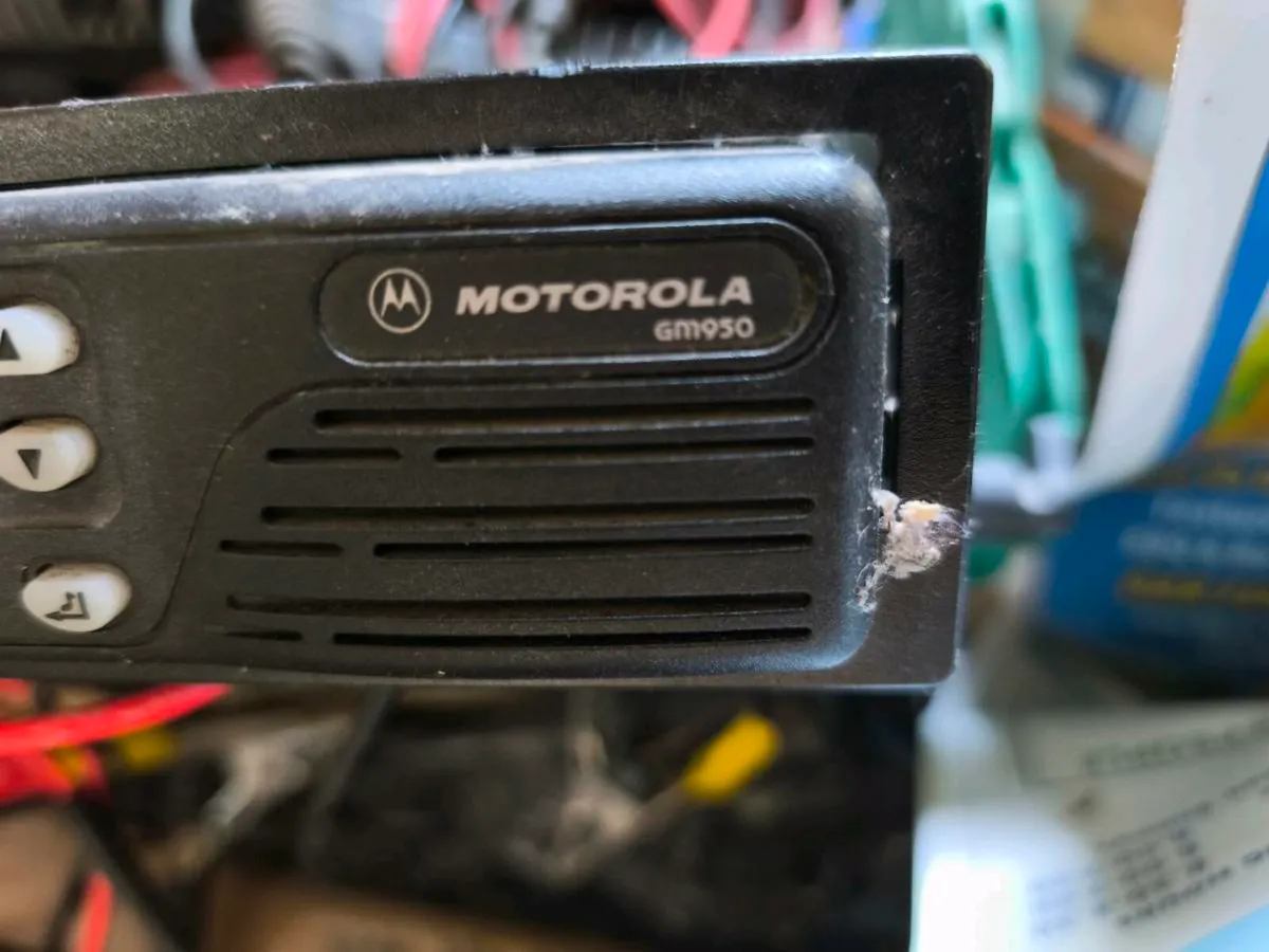 Motorola vehicle radios - Image 3