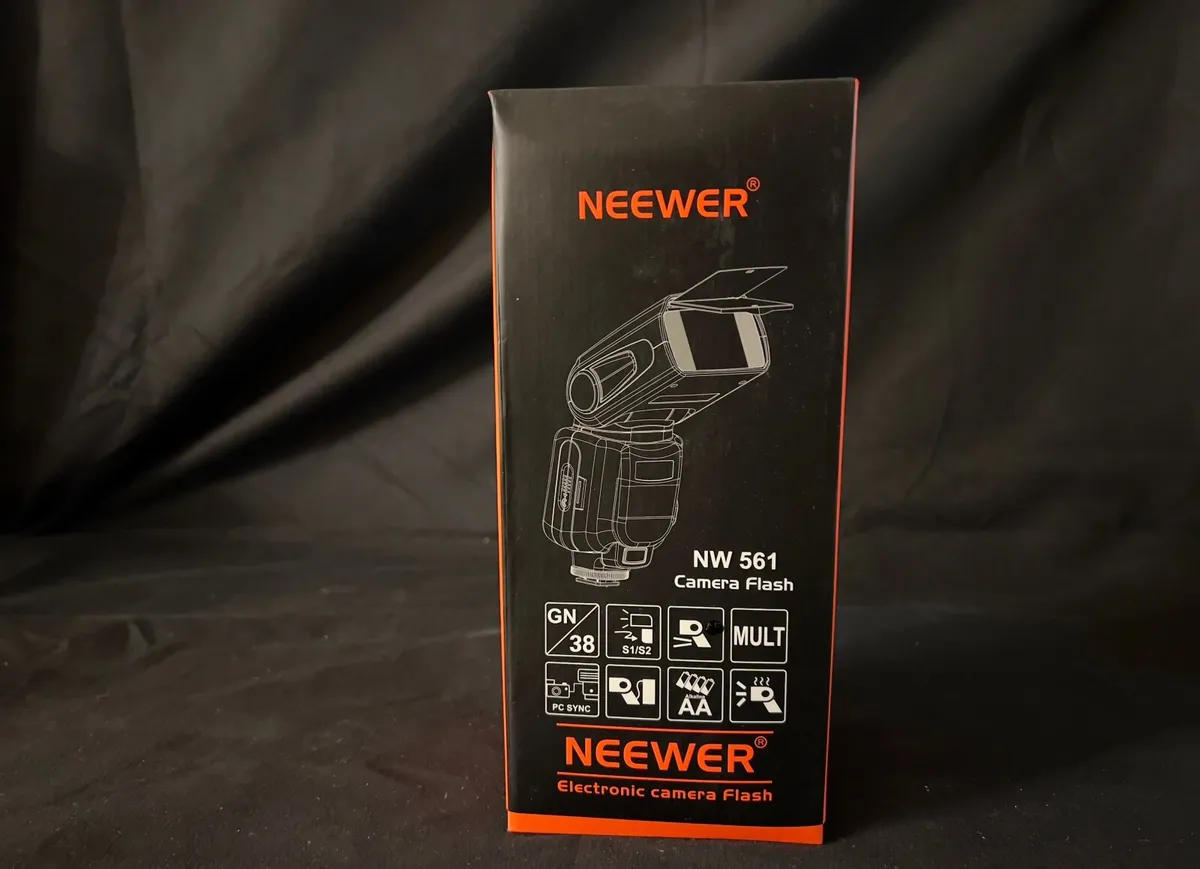 Neewer NW561 Speedlight Flash - Image 2