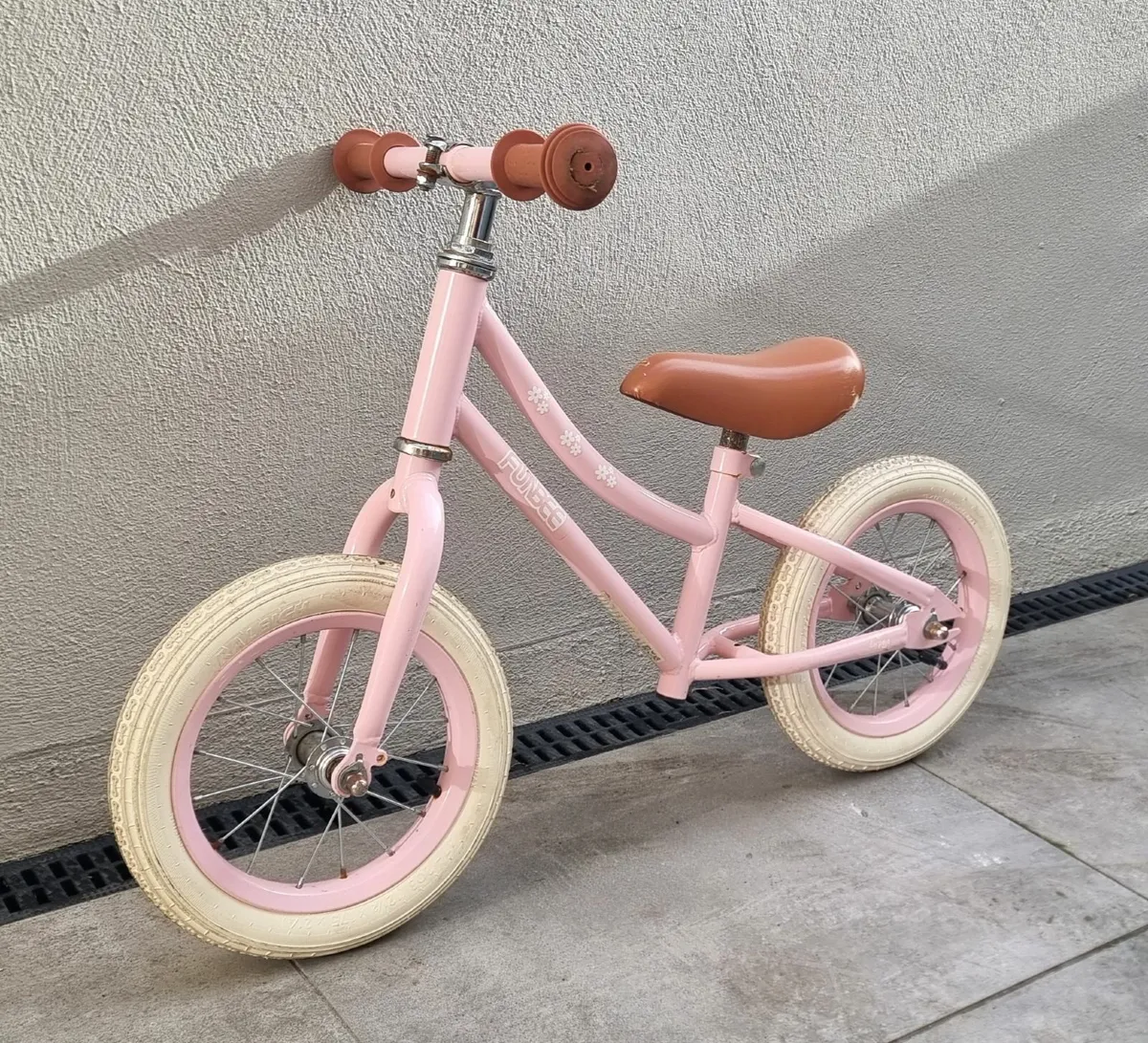 Funbee Balance Bike Girl - Image 1