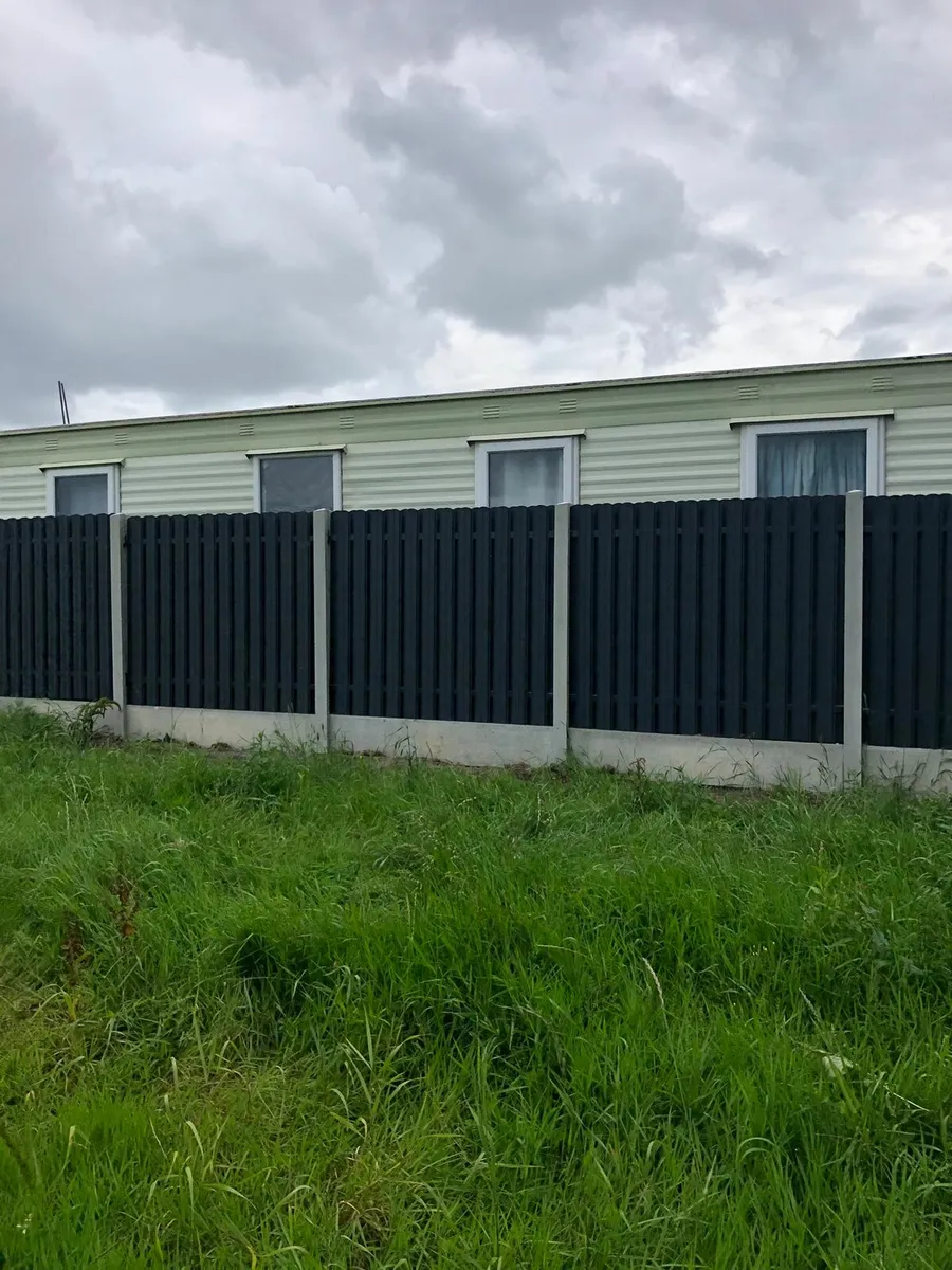 Metal panels,concrete posts - Image 1