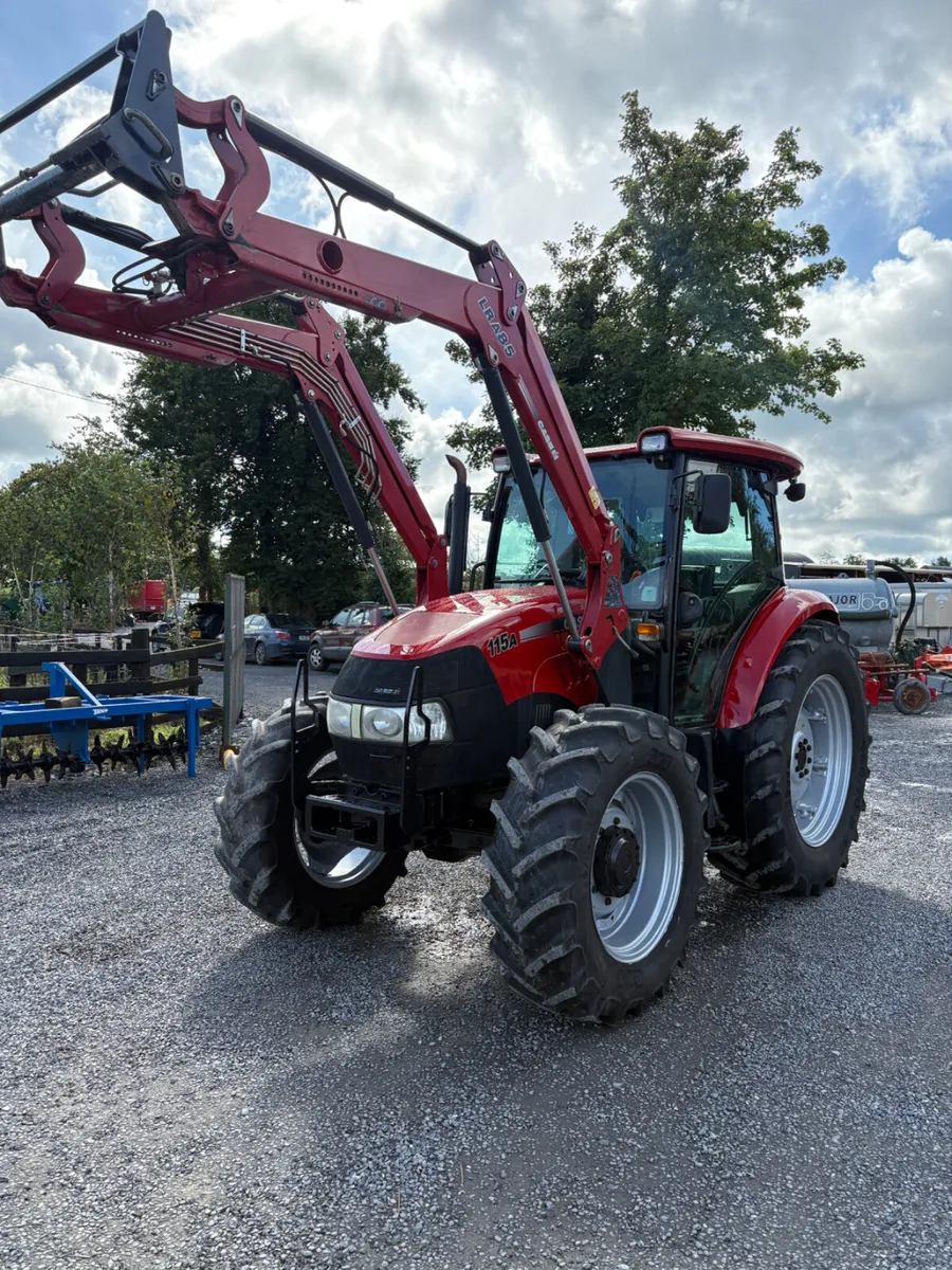 Case Farmall 115A Tractor - Image 1