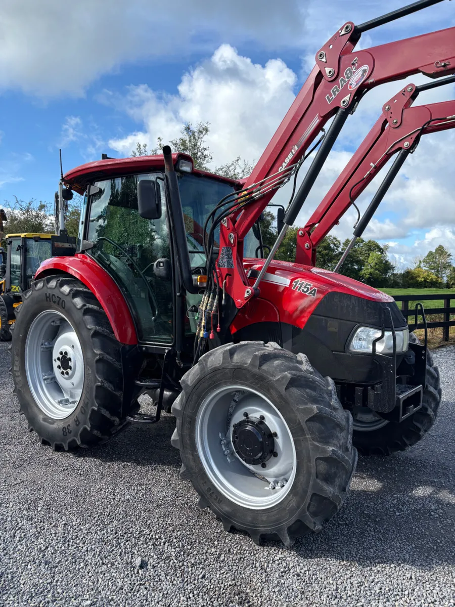 Case Farmall 115A Tractor - Image 4