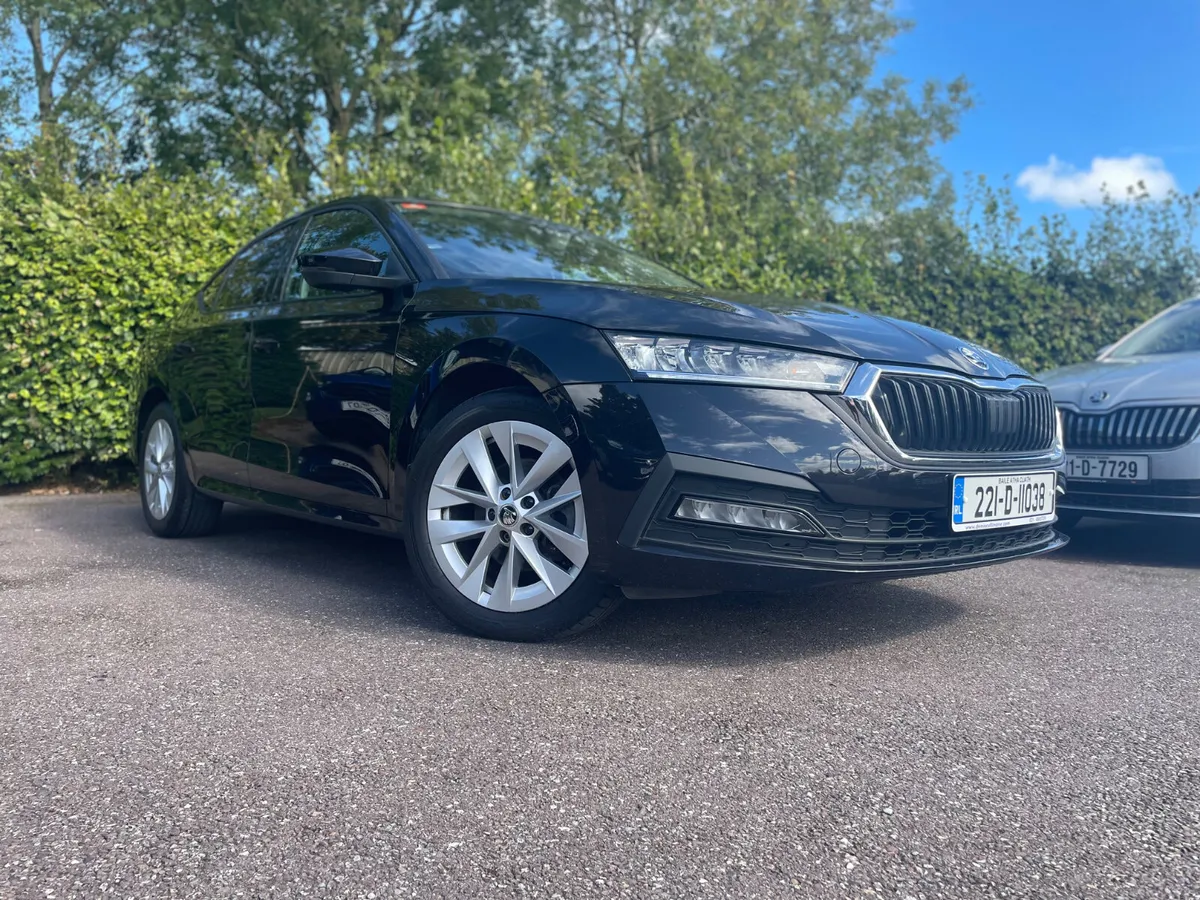 22 OCTAVIA AMB 2.0 TDi AUTO | 1 OWNER | TINY KMS - Image 4