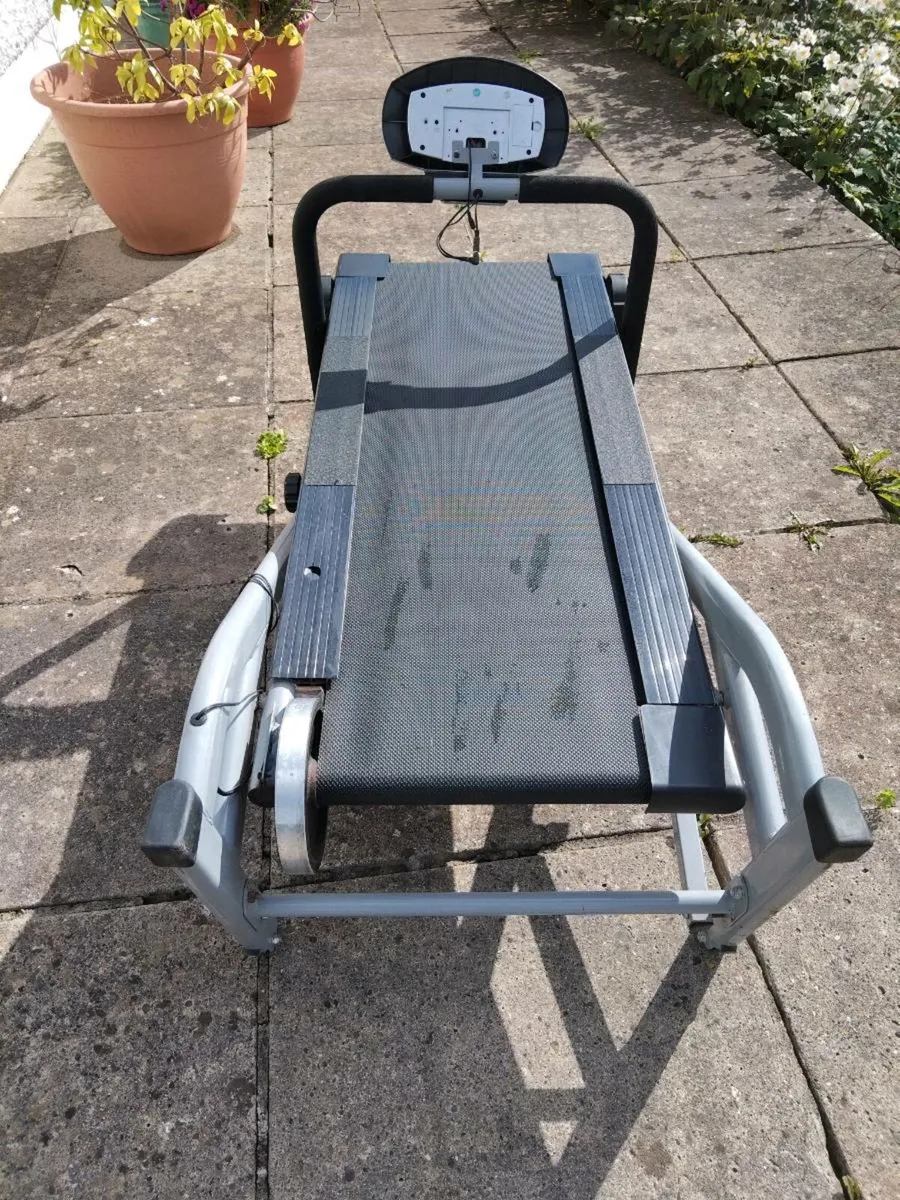 Manual Treadmill - Image 1